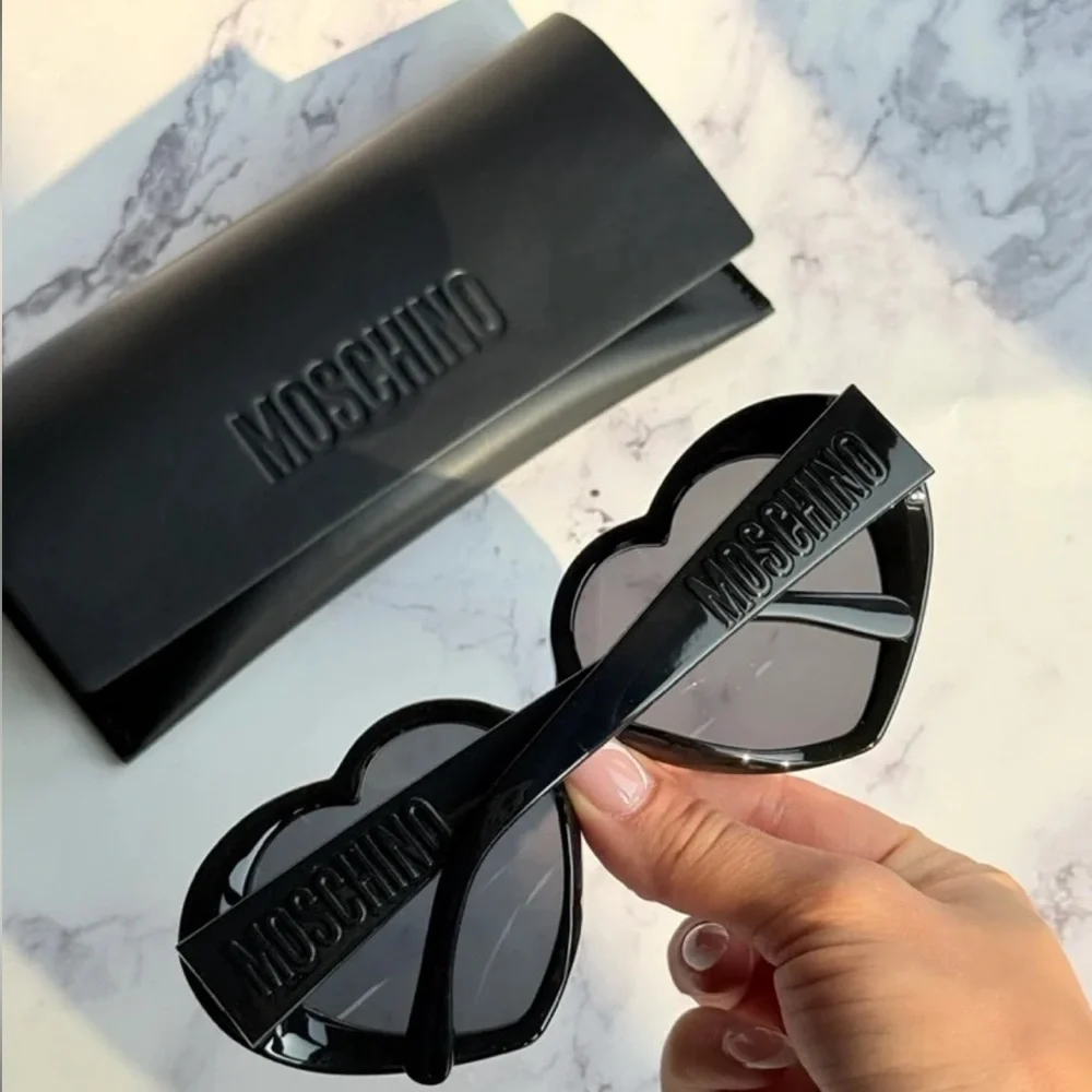 NWT Moschino Black Heart Shaped Sunglasses - Picture 4 of 5